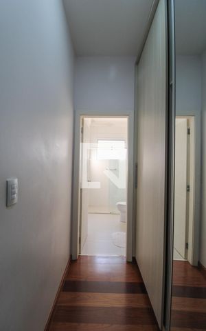 Casa de condomínio à venda com 900m², 5 quartos e 6 vagas Casa de condomínio à venda com 900m², 5 quartos e 6 vagasBanheiro/Suíte 1