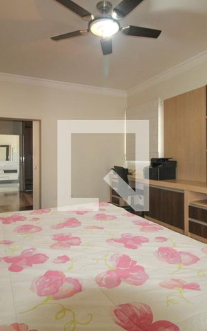 Casa de condomínio à venda com 900m², 5 quartos e 6 vagas Casa de condomínio à venda com 900m², 5 quartos e 6 vagasSuíte 5