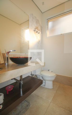 Casa de condomínio à venda com 900m², 5 quartos e 6 vagas Casa de condomínio à venda com 900m², 5 quartos e 6 vagasBanheiro Social