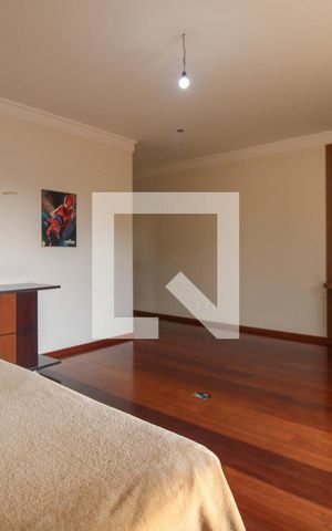 Casa de condomínio à venda com 900m², 5 quartos e 6 vagas Casa de condomínio à venda com 900m², 5 quartos e 6 vagasSuíte 4