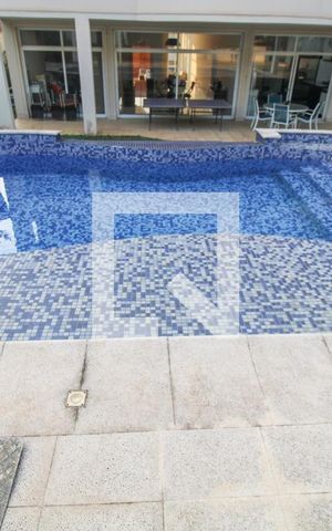 Casa de condomínio à venda com 900m², 5 quartos e 6 vagas Casa de condomínio à venda com 900m², 5 quartos e 6 vagasÁrea comum - Piscina