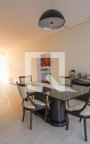 Casa de condomínio à venda com 900m², 5 quartos e 6 vagas Casa de condomínio à venda com 900m², 5 quartos e 6 vagasCopa