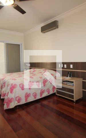 Casa de condomínio à venda com 900m², 5 quartos e 6 vagas Casa de condomínio à venda com 900m², 5 quartos e 6 vagasSuíte 5