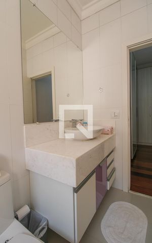 Casa de condomínio à venda com 900m², 5 quartos e 6 vagas Casa de condomínio à venda com 900m², 5 quartos e 6 vagasBanheiro/Suíte 1