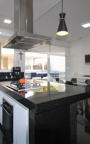 Casa de condomínio à venda com 900m², 5 quartos e 6 vagas Casa de condomínio à venda com 900m², 5 quartos e 6 vagasCozinha