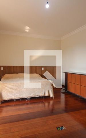 Casa de condomínio à venda com 900m², 5 quartos e 6 vagas Casa de condomínio à venda com 900m², 5 quartos e 6 vagasSuíte 4