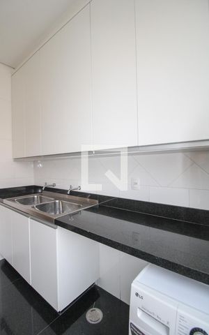 Casa de condomínio à venda com 900m², 5 quartos e 6 vagas Casa de condomínio à venda com 900m², 5 quartos e 6 vagasCozinha