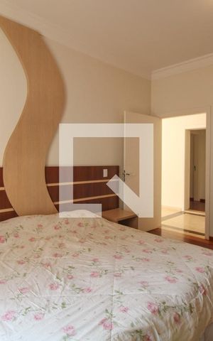 Casa de condomínio à venda com 900m², 5 quartos e 6 vagas Casa de condomínio à venda com 900m², 5 quartos e 6 vagasSuíte 3