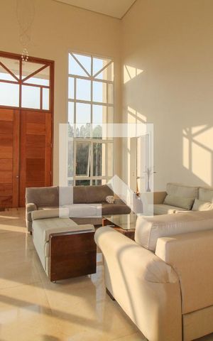 Casa de condomínio à venda com 900m², 5 quartos e 6 vagas Casa de condomínio à venda com 900m², 5 quartos e 6 vagasSala