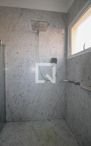 Casa de condomínio à venda com 900m², 5 quartos e 6 vagas Casa de condomínio à venda com 900m², 5 quartos e 6 vagasBanheiro/Suíte 5