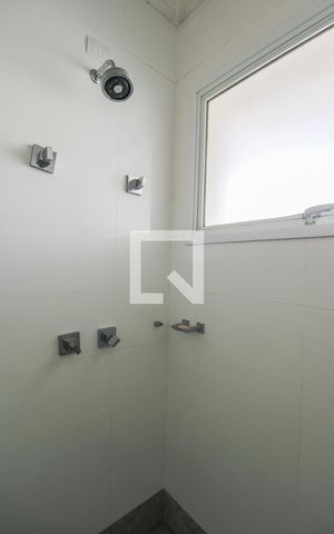 Casa de condomínio à venda com 900m², 5 quartos e 6 vagas Casa de condomínio à venda com 900m², 5 quartos e 6 vagasBanheiro/Suíte 2