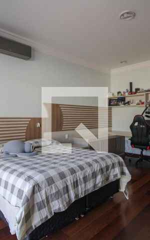 Casa de condomínio à venda com 900m², 5 quartos e 6 vagas Casa de condomínio à venda com 900m², 5 quartos e 6 vagasSuíte 2