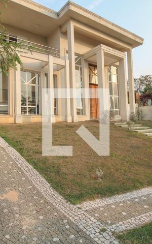 Casa de condomínio à venda com 900m², 5 quartos e 6 vagas Casa de condomínio à venda com 900m², 5 quartos e 6 vagasFachada