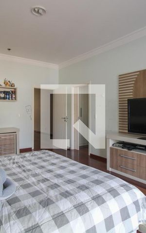 Casa de condomínio à venda com 900m², 5 quartos e 6 vagas Casa de condomínio à venda com 900m², 5 quartos e 6 vagasSuíte 2