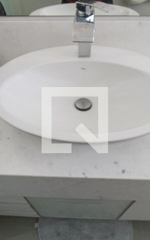 Casa de condomínio à venda com 900m², 5 quartos e 6 vagas Casa de condomínio à venda com 900m², 5 quartos e 6 vagasBanheiro/Suíte 2
