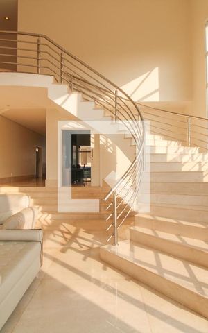 Casa de condomínio à venda com 900m², 5 quartos e 6 vagas Casa de condomínio à venda com 900m², 5 quartos e 6 vagasSala