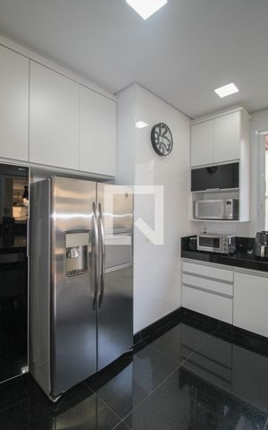 Casa de condomínio à venda com 900m², 5 quartos e 6 vagas Casa de condomínio à venda com 900m², 5 quartos e 6 vagasCozinha