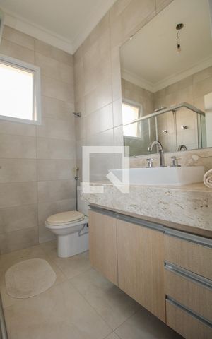 Casa de condomínio à venda com 900m², 5 quartos e 6 vagas Casa de condomínio à venda com 900m², 5 quartos e 6 vagasBanheiro/Suíte 4