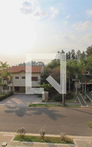 Casa de condomínio à venda com 900m², 5 quartos e 6 vagas Casa de condomínio à venda com 900m², 5 quartos e 6 vagasVista/Suíte 4