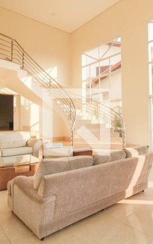 Casa de condomínio à venda com 900m², 5 quartos e 6 vagas Casa de condomínio à venda com 900m², 5 quartos e 6 vagasSala