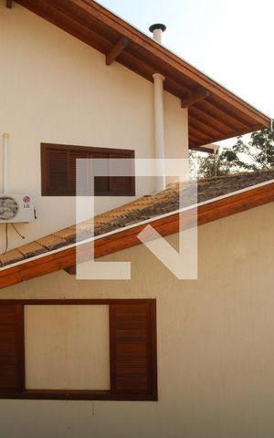 Casa de condomínio à venda com 900m², 5 quartos e 6 vagas Casa de condomínio à venda com 900m², 5 quartos e 6 vagasVista/Suíte 3