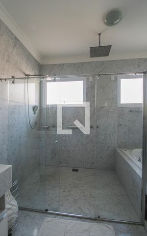 Casa de condomínio à venda com 900m², 5 quartos e 6 vagas Casa de condomínio à venda com 900m², 5 quartos e 6 vagasBanheiro/Suíte 5