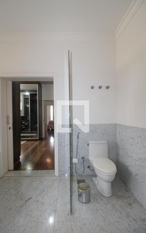 Casa de condomínio à venda com 900m², 5 quartos e 6 vagas Casa de condomínio à venda com 900m², 5 quartos e 6 vagasBanheiro/Suíte 5