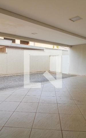 Casa de condomínio à venda com 900m², 5 quartos e 6 vagas Casa de condomínio à venda com 900m², 5 quartos e 6 vagasÁrea comum