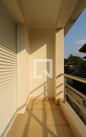 Casa de condomínio à venda com 900m², 5 quartos e 6 vagas Casa de condomínio à venda com 900m², 5 quartos e 6 vagasVista/Suíte 3