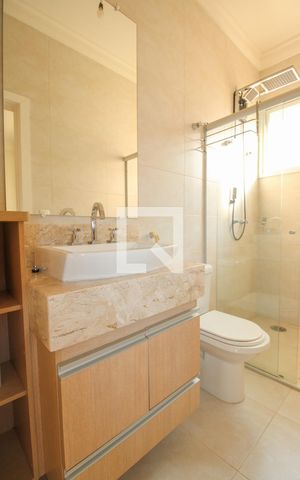 Casa de condomínio à venda com 900m², 5 quartos e 6 vagas Casa de condomínio à venda com 900m², 5 quartos e 6 vagasBanheiro/Suíte 3