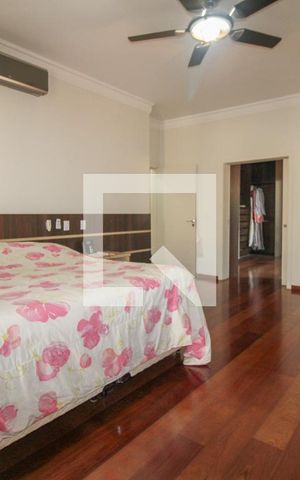 Casa de condomínio à venda com 900m², 5 quartos e 6 vagas Casa de condomínio à venda com 900m², 5 quartos e 6 vagasSuíte 5