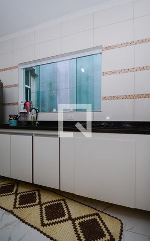 Casa à venda com 171m², 2 quartos e 2 vagas Casa à venda com 171m², 2 quartos e 2 vagasCozinha - Armários