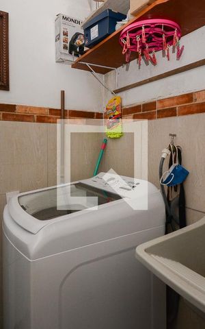 Casa à venda com 171m², 2 quartos e 2 vagas Casa à venda com 171m², 2 quartos e 2 vagasÁrea de Serviço