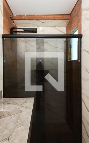 Casa à venda com 171m², 2 quartos e 2 vagas Casa à venda com 171m², 2 quartos e 2 vagasBanheiro da Suíte