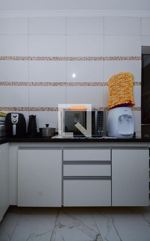 Casa à venda com 171m², 2 quartos e 2 vagas Casa à venda com 171m², 2 quartos e 2 vagasCozinha - Armários