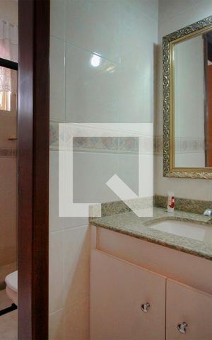 Casa à venda com 244m², 3 quartos e 3 vagasBanheiro