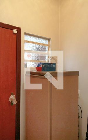 Casa à venda com 244m², 3 quartos e 3 vagasQuarto de Serviço