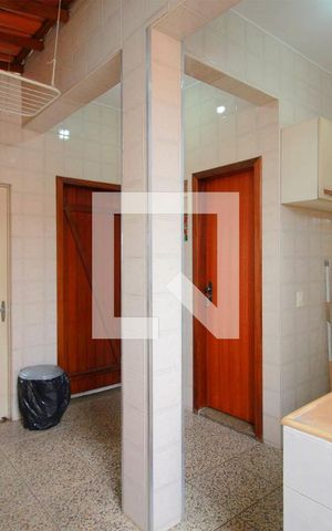 Casa à venda com 244m², 3 quartos e 3 vagasÁrea de Serviço