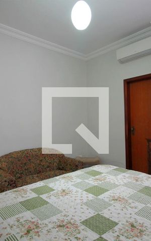 Casa à venda com 244m², 3 quartos e 3 vagasSuite