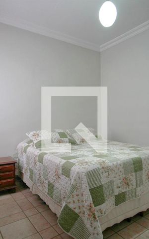 Casa à venda com 244m², 3 quartos e 3 vagasSuite