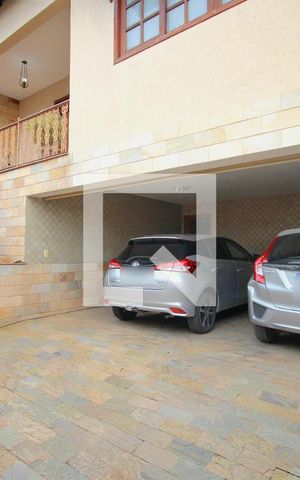Casa à venda com 244m², 3 quartos e 3 vagasGaragem