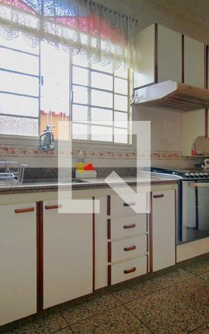 Casa à venda com 244m², 3 quartos e 3 vagasCozinha