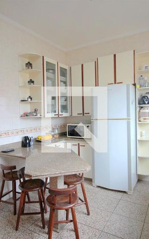Casa à venda com 244m², 3 quartos e 3 vagasCozinha