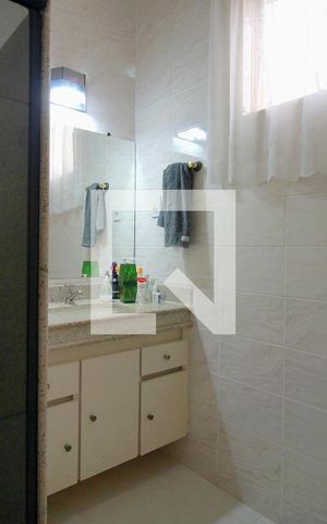Casa à venda com 244m², 3 quartos e 3 vagasBanheiro da Suíte