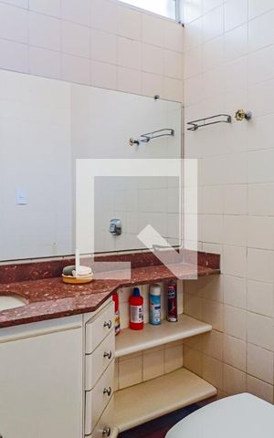 Casa de condomínio à venda com 560m², 4 quartos e 4 vagas Casa de condomínio à venda com 560m², 4 quartos e 4 vagasLavabo