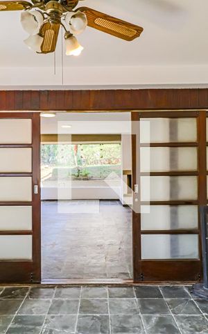 Casa de condomínio à venda com 560m², 4 quartos e 4 vagas Casa de condomínio à venda com 560m², 4 quartos e 4 vagasSala 02