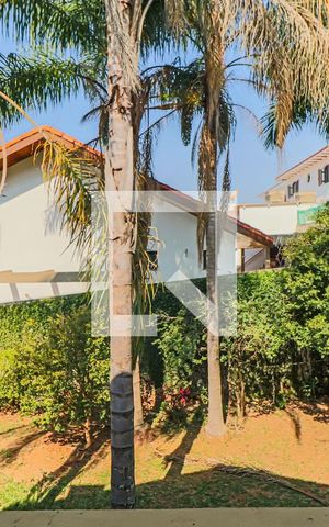 Casa de condomínio à venda com 560m², 4 quartos e 4 vagas Casa de condomínio à venda com 560m², 4 quartos e 4 vagasQuarto 02 - Varanda
