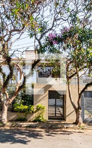 Casa de condomínio à venda com 560m², 4 quartos e 4 vagas Casa de condomínio à venda com 560m², 4 quartos e 4 vagasFachada