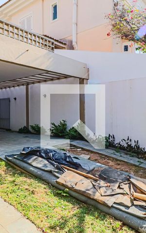 Casa de condomínio à venda com 560m², 4 quartos e 4 vagas Casa de condomínio à venda com 560m², 4 quartos e 4 vagasGaragem