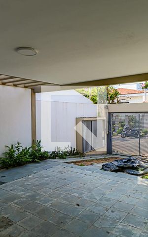 Casa de condomínio à venda com 560m², 4 quartos e 4 vagas Casa de condomínio à venda com 560m², 4 quartos e 4 vagasGaragem